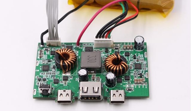 小耳朵電源:業(yè)界首個(gè)輸出100W移動(dòng)電源方案可同時(shí)給倆臺(tái)筆記本充電